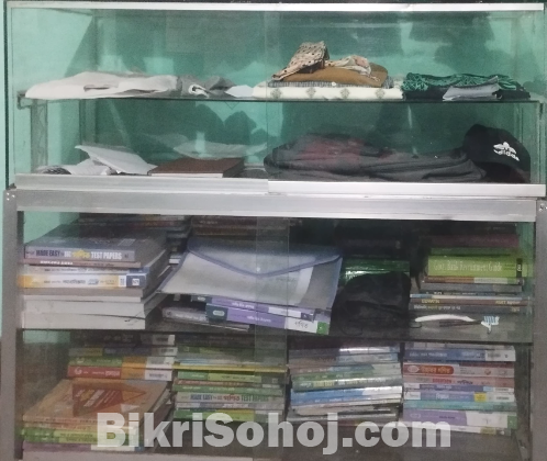 Alimoniam glass showcase